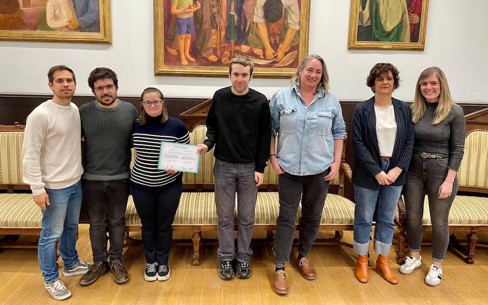 Marta Oronozek eta Peru Txintxurretak diploma bat eman diote udalari Pauso berriak programan izandako inplikazioagatik.

#Hondarribia
bidasoa.hitza.eus/2025/05/07/pau…