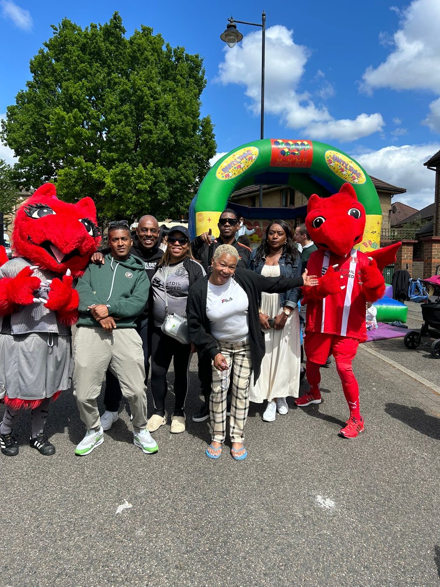 Thank you to Oliver Close Residents Association for inviting Theo &amp; Cleo down to their family event on Sunday. Everyone had a great time

#LOFC #OneOrient