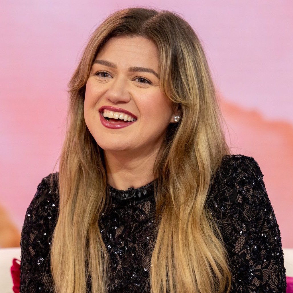 KellyGifs's tweet photo. Kelly Clarkson at the Today Show https://t.co/HsPvK5oxcw