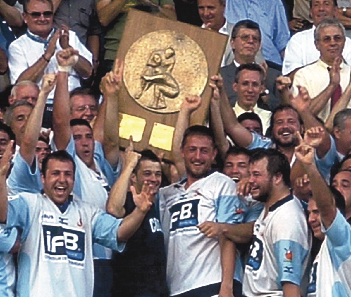 𝐕𝐨𝐮𝐬 𝐞́𝐭𝐢𝐞𝐳 𝐨𝐮̀ 𝐢𝐥 𝐲 𝐚 𝟐𝟎 𝐚𝐧𝐬 ? 🤔💙

🤩 Il y a 20 ans, Colomiers Rugby remportait son premier titre de Fédérale 1 ! Ce vendredi pour la réception du @stadenicois, nos champions de France seront mis à l'honneur à la mi-temps, 20 ans après 🔥🏆