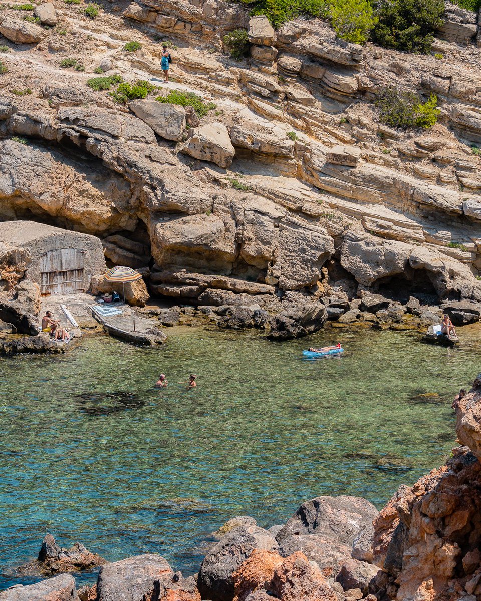 VisitSantAntoni's tweet image. Feel the Mediterranean breeze at your own pace! 💙 💦 ☀️

#MediterraneanLife #VisitSantAntoni #SantAntonidePortmany #Ibiza