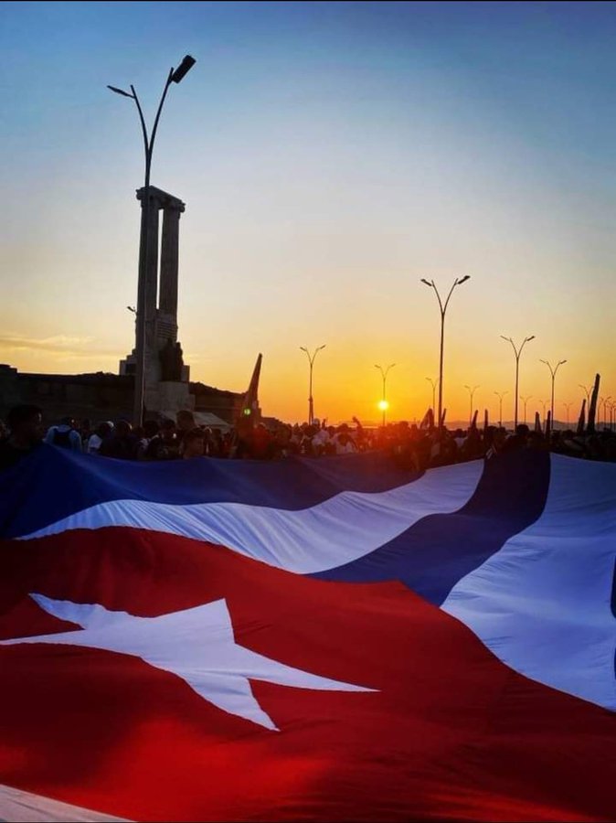 ♥️🇨🇺
Con la revolución todo, contra la revolución nada.

🔵🔴⚪️