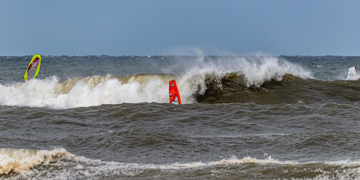 JensBjerreC's tweet photo. Surf in Denmark. East coast of Sealand is crazy these days😎🤙🏼 https://t.co/mD14riNfWK