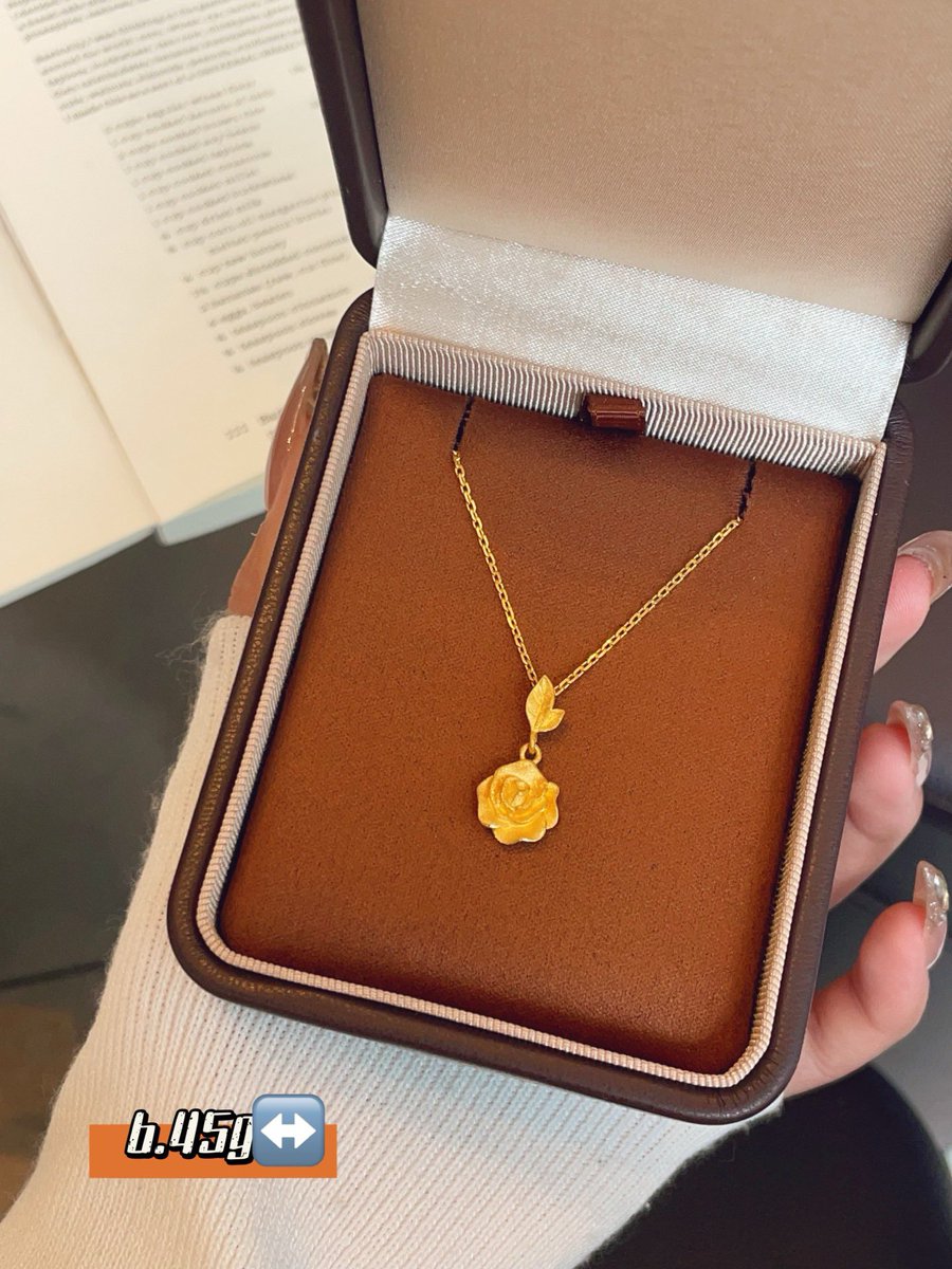 fishhappybyself's tweet photo. 母亲节好礼推荐✅🎁
世间的温柔与浪漫，别忘了给妈妈留一份💕
5G足金项链🔥

 #黄金 #项链 #母亲节 https://t.co/ZRXOyTWV4V
