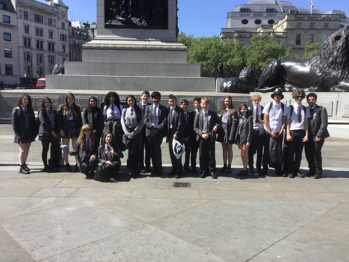💂 | London Trip
Last week, we took 20 students to the Houses of Parliament for a tour and a workshop.

Students met our local MP Tom Morrison and sat in a debate in the House of Commons.

We also got to soak up the sun and see the sights - everyone had a brilliant time!