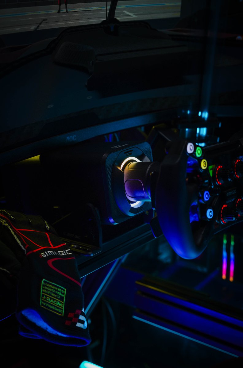 SimagicOfficial's tweet photo. Aesthetics are part of the experience! How would you like to set up your Alpha EVO's Halo?
Pick your favourite! 👀
KEEP RACING https://t.co/nkRKqGKtc2