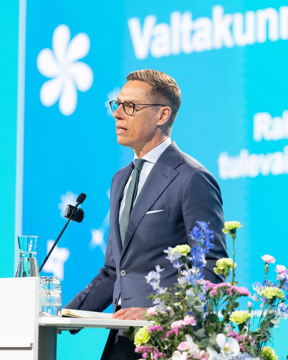Kiitos kutsusta ja mahdollisuudesta saada puhua AMK-päivillä.

Ammattikorkeakouluilla on yli 30 vuoden ajan ollut merkittävä rooli suomalaisen koulutuksen ja osaamisen kasvattamisessa.