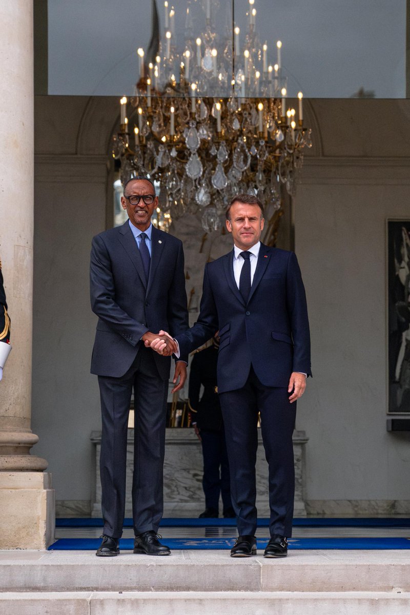 UrugwiroVillage's tweet image. This morning in Paris, President Kagame met with his French counterpart, President @EmmanuelMacron, for discussions on global issues and on the fruitful cooperation between Rwanda and France.