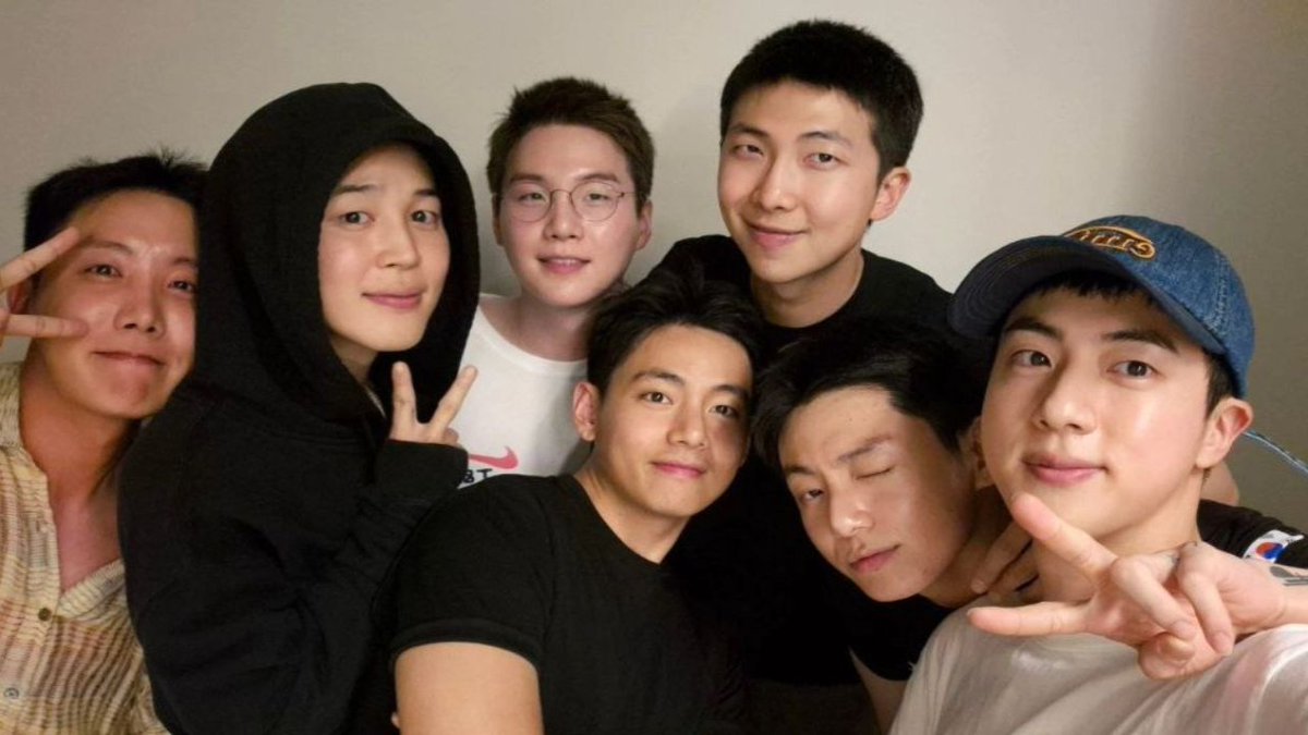 Dear Weverse,

Please for the love of all that is good in the universe please please and pretty please make sure that all your servers are working smoothly and are ready to go when the Tannies start that OT7 live in June.

Please.

Sincerely,
Christa