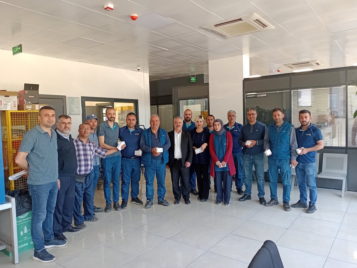 Bu gün sendika çalışması kapsamında Şahinbey Posta Dağıtım Müdürlüğümüzü ziyaret ederek sorunlarını dinledik Sendikamızın hazırlamış olduğu hediyeleri üyelerimize takdim ettik #GaziantepBirlikHaberSen