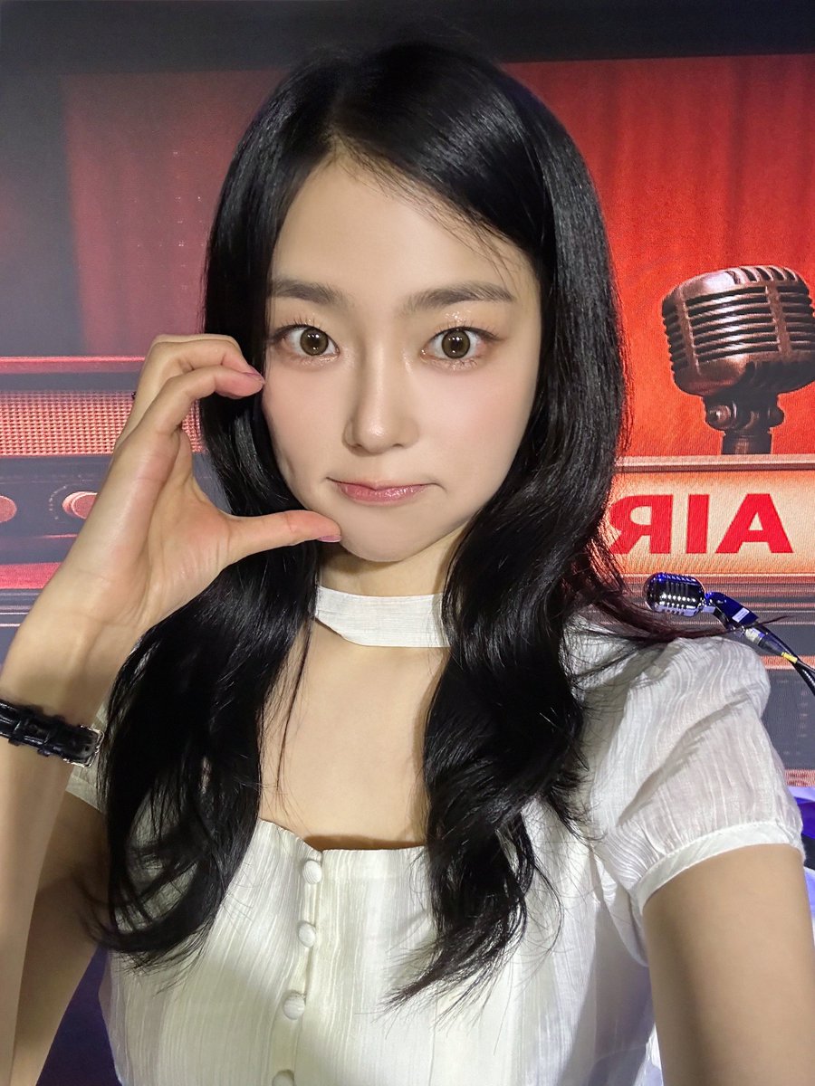 [2025 #JANGYEEUN ’s SWEET RADIO] 재미있게 즐기셨나요?💜
오늘 밤 옌디🎙의 목소리를 되새기며 행복한 #예은 이 꿈 꾸세요🎆

#장예은 #YEEUN #옌달라 #슈퍼벨컴퍼니 #SUPERBELLCOMPANY #SUPERBELL #SBC