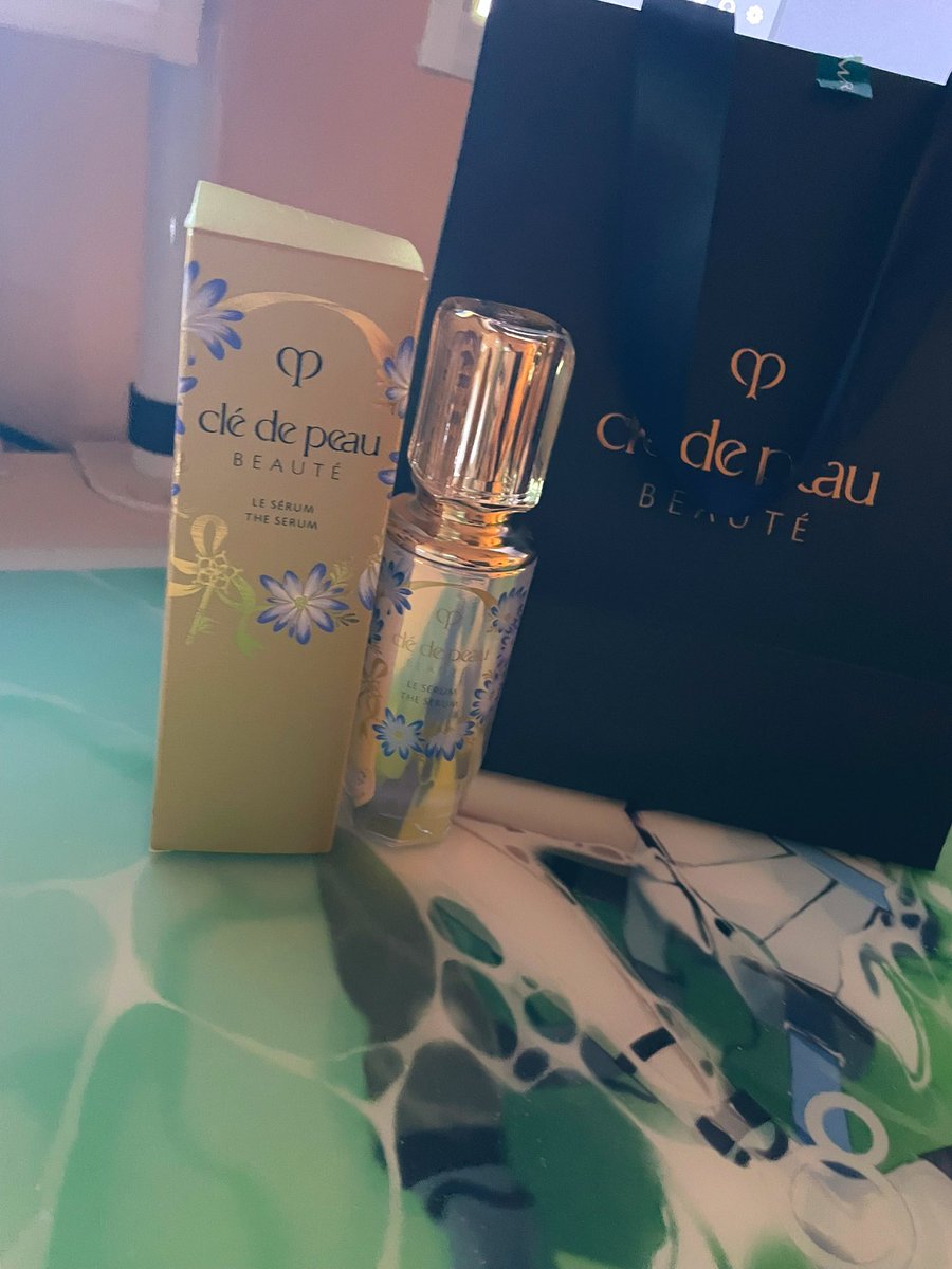 AenGemus's tweet photo. プレゼントで貰って嬉しいものランキング3位💜
クレドのスキンケア✨️ https://t.co/GOhnNmsR8D