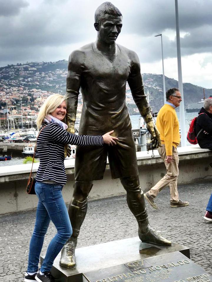 martd69's tweet photo. @JeremyVineOn5 same happens to Ronaldos crotch https://t.co/6PrTcVZUk0