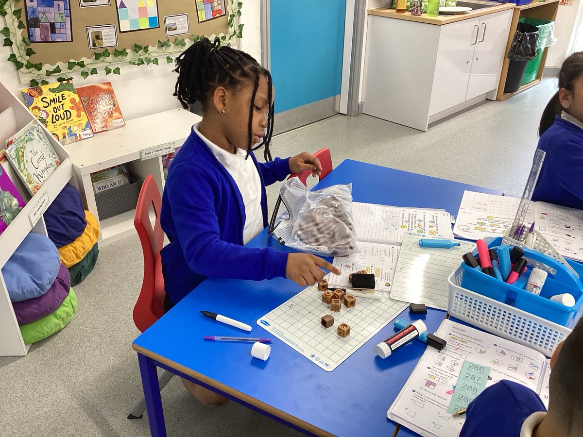 Fosse_TMET's tweet image. In year 2 maths we have been learning how to find and recognise a quarter, working with our partners to use mathematical language to explain how we know what a quarter of a number is. #fmmaths #resilient #curious