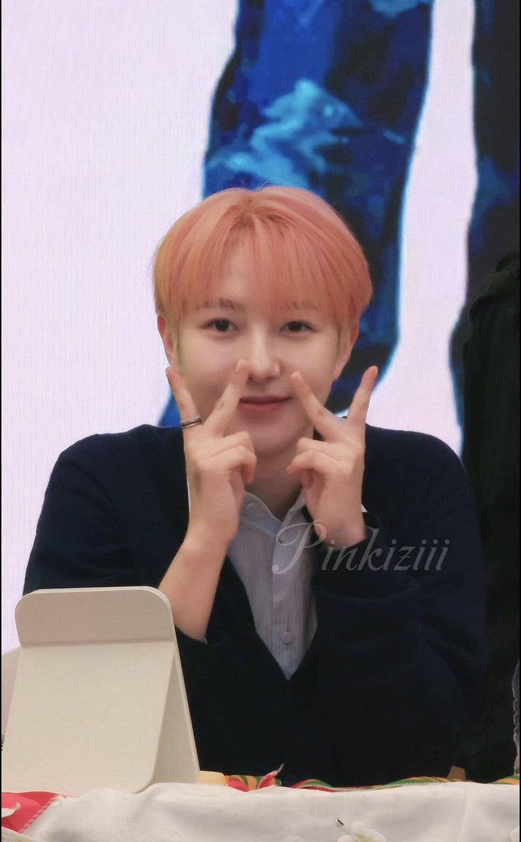 Pinkiziii tweet media