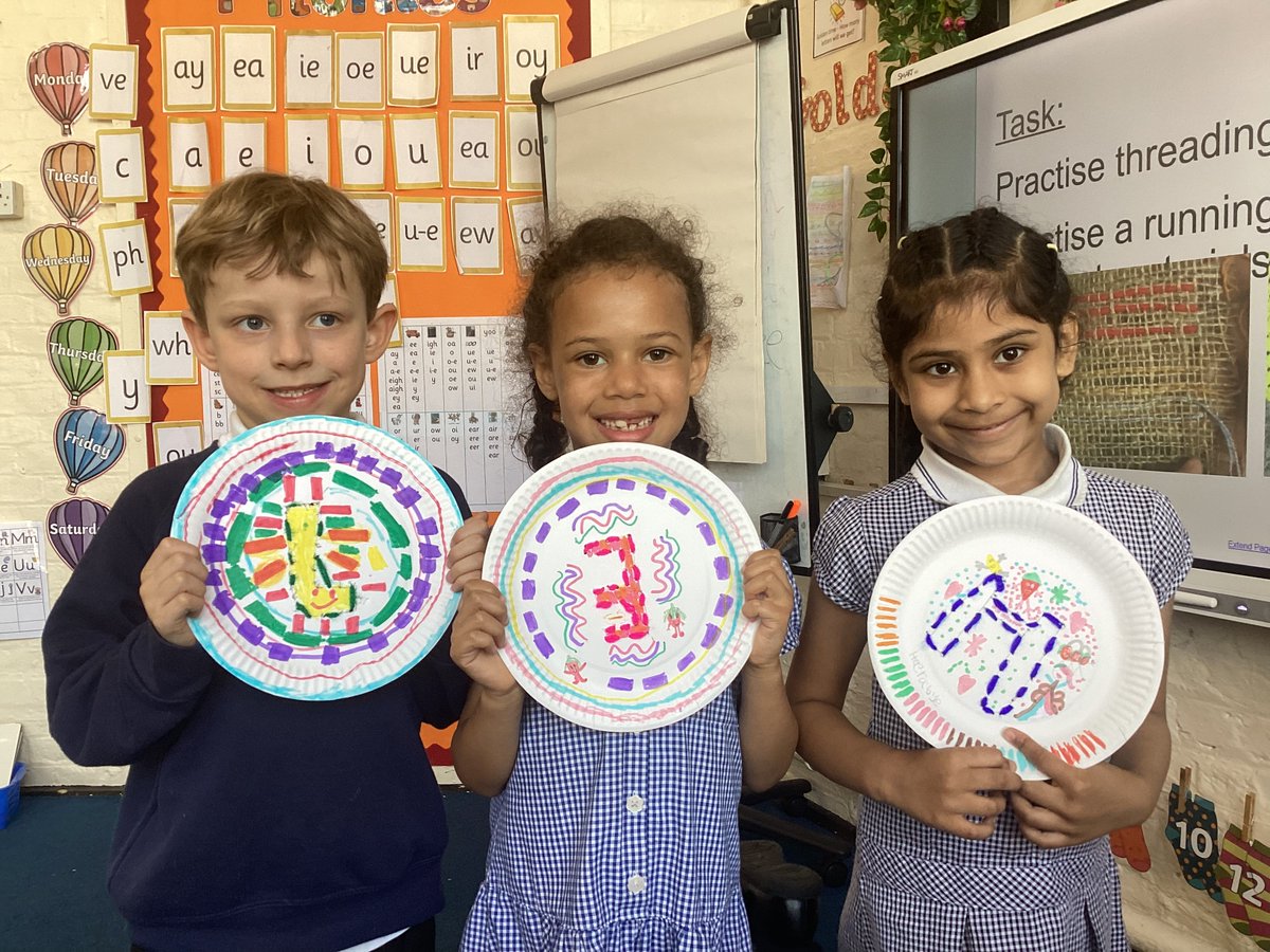 JDPSoffice's tweet image. 🧵 Year  1  have  been  busy  learning  how  to  sew!  They  have  been  practising their  running  stitch  and  showing  fantastic focus  and  determination.  🪡👏 #sewingskills #year1 #learnthroughdoing