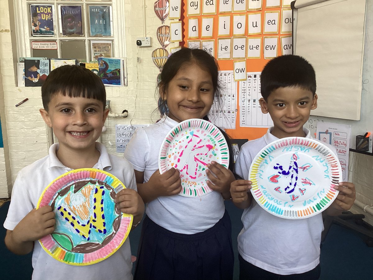 JDPSoffice's tweet image. 🧵 Year  1  have  been  busy  learning  how  to  sew!  They  have  been  practising their  running  stitch  and  showing  fantastic focus  and  determination.  🪡👏 #sewingskills #year1 #learnthroughdoing