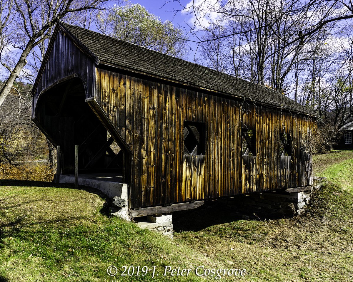 vtcoveredbridge's tweet image. Bridge Du Jour: the Baltimore CB in Springfield. Milton Graton restored and moved the bridge to its present location in 1970. It can be seen in Eureka Schoolhouse Park, along with the schoolhouse.
#vtcbsinayear #springfieldvt #vermontscoveredbridges #vermontcoveredbridgesociety
