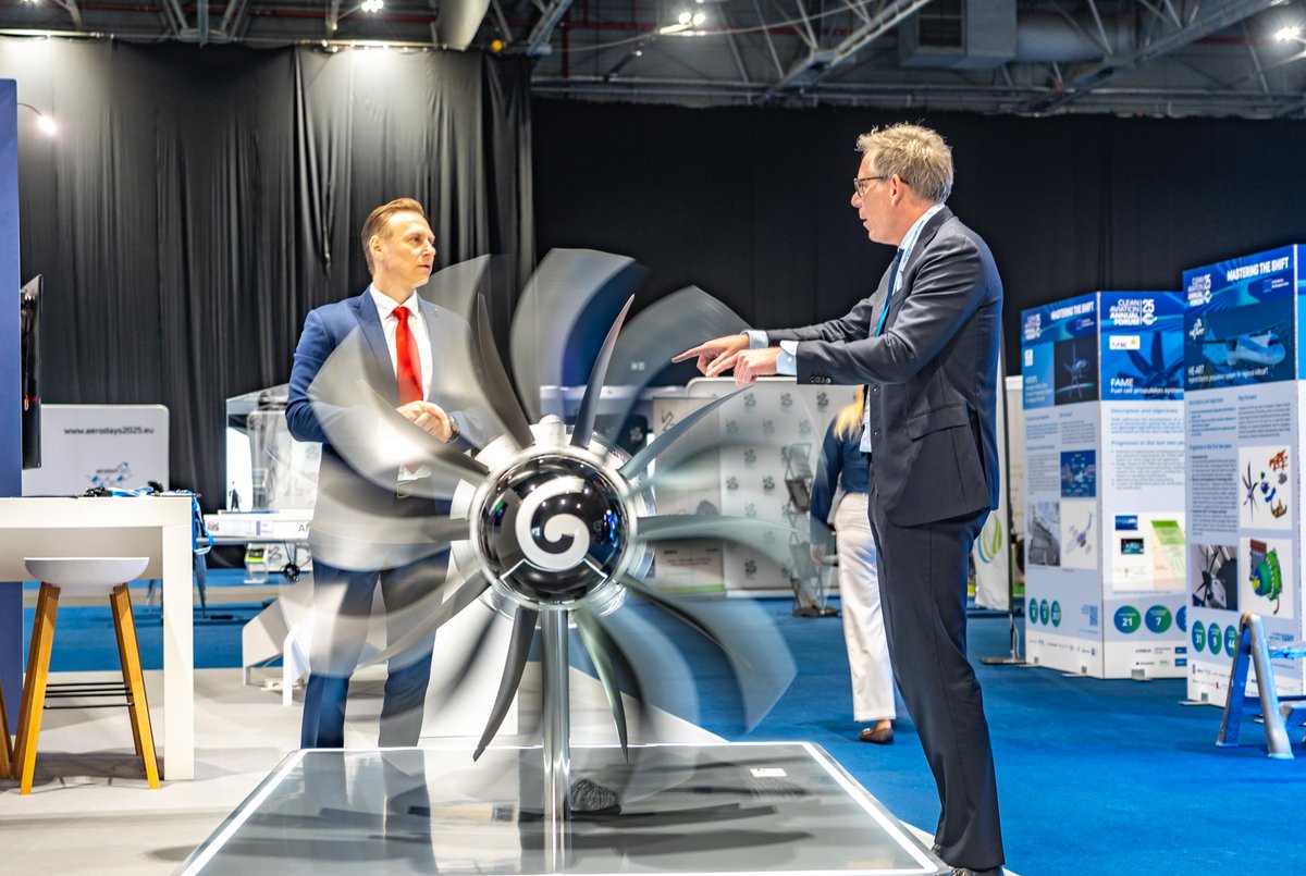 AviationPoland's tweet image. W Warszawie wystartowała konferencja #Aerodays2025. To największe wydarzenie poświęcone lotnictwu, organizowane po raz pierwszy w Polsce: bit.ly/3EZTUgB. Wydarzenie otworzył wiceminister @szeptycki.