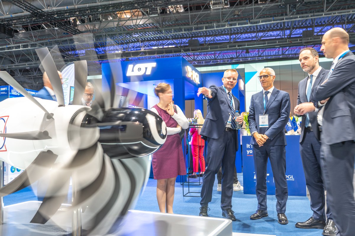 AviationPoland's tweet image. W Warszawie wystartowała konferencja #Aerodays2025. To największe wydarzenie poświęcone lotnictwu, organizowane po raz pierwszy w Polsce: bit.ly/3EZTUgB. Wydarzenie otworzył wiceminister @szeptycki.