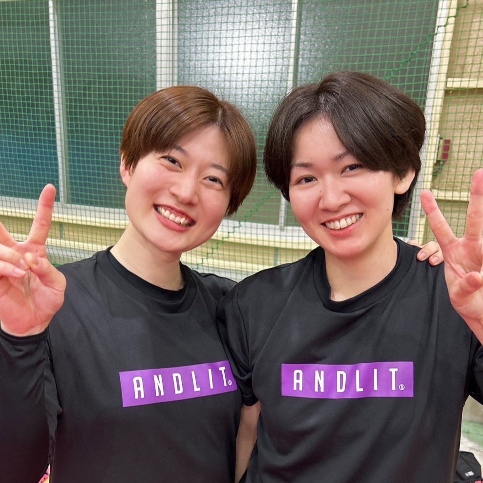mievioletiris's tweet photo. 💜💜💜💜💜
#今日のハンドボールガールズ
🩵🩵🩵🩵🩵

髪を切ったシュウとミナ💇‍♀️
よく間違えられる2人ですが、髪の色の違いに注目です👀🌟

#MVIhandball #リーグH #ハンドボール https://t.co/lnwD44k2AV