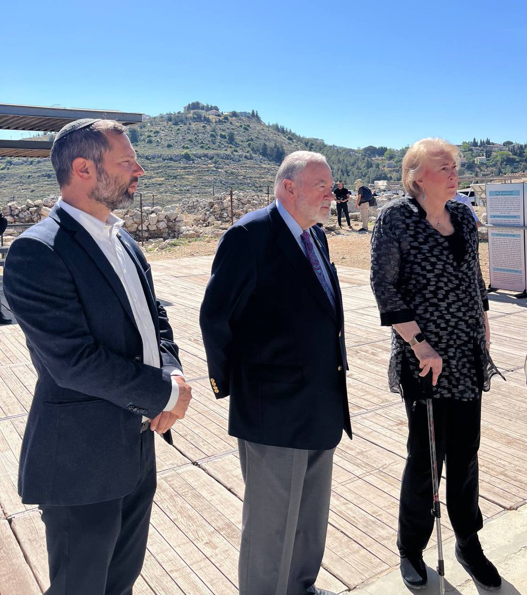 Mairav Zonszein מרב זונשיין (@mairavz) on Twitter photo US Amb to Israel Mike Huckabee made official visit Israeli settlement Shilo and met with head of Yesha council Israel Ganz, who is openly pushing for Israeli annexation of entire West Bank. I believe this is a first for a US official. Courtesy <a href="/arik3000/">Ariel Kahana אריאל כהנא</a> US Amb to Israel Mike Huckabee made official visit Israeli settlement Shilo and met with head of Yesha council Israel Ganz, who is openly pushing for Israeli annexation of entire West Bank. I believe this is a first for a US official. Courtesy <a href="/arik3000/">Ariel Kahana אריאל כהנא</a>