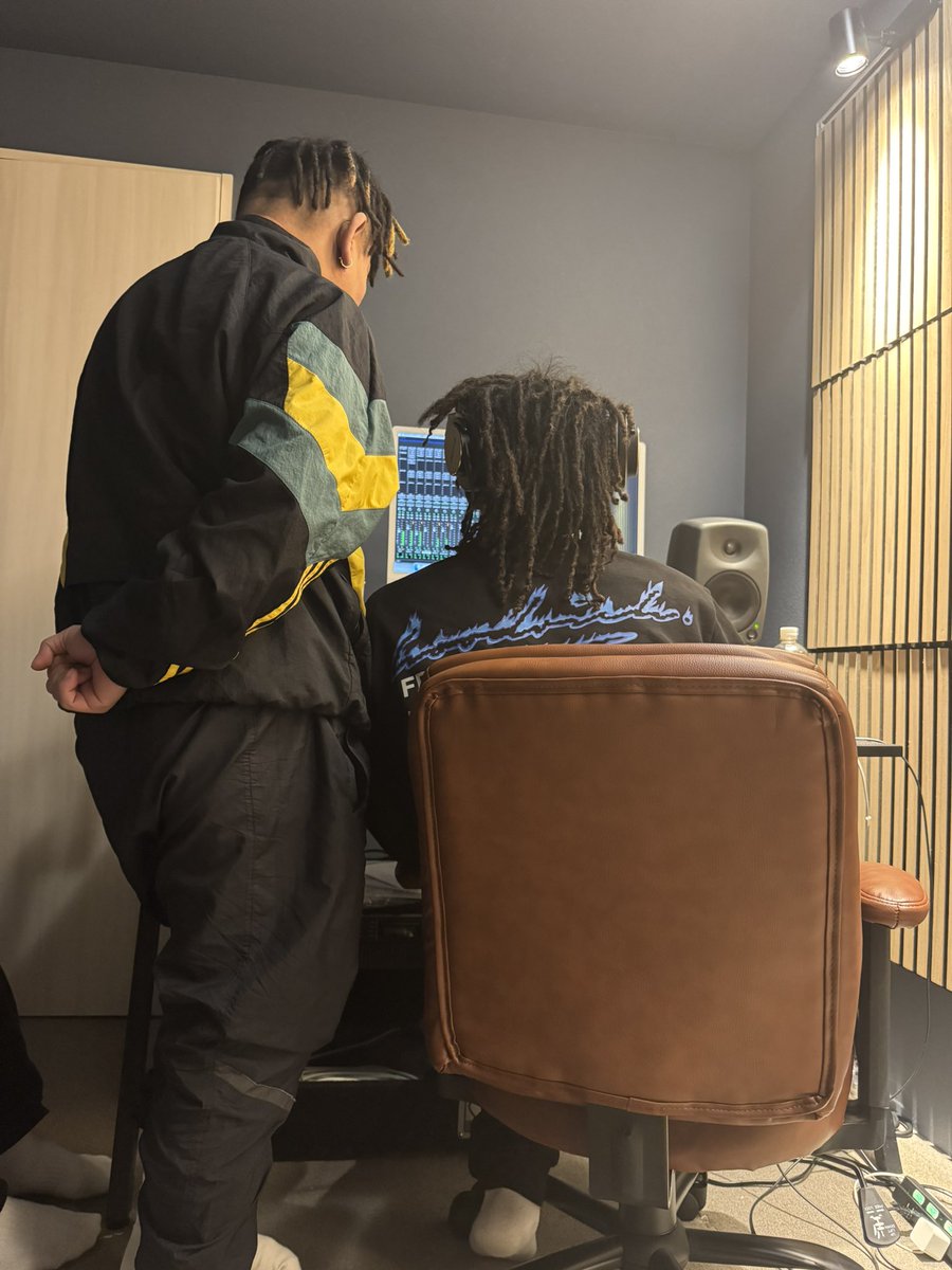 EXPRESS × BANTY FOOT
まもなく新曲完成🔥