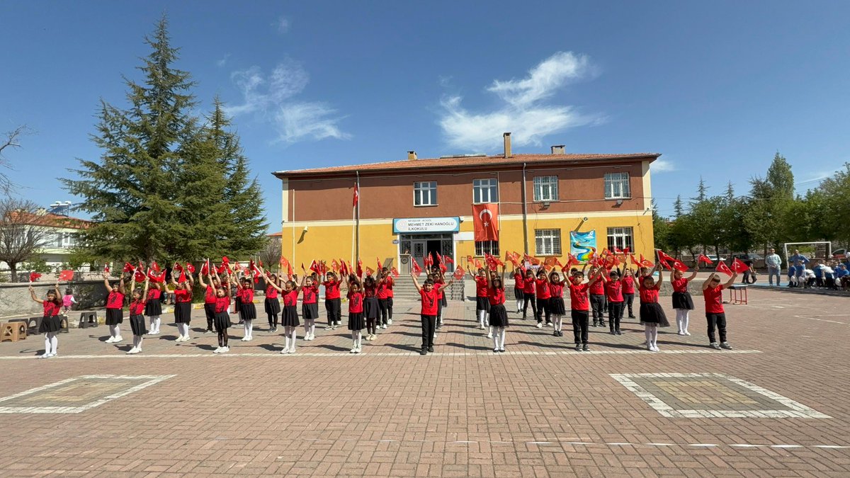 İlçemiz Zeki Hanoğlu İlkokulu öğrencileri bahar şenliği programı yaptı. <a href="/semihkirim/">Semih Kırım</a> <a href="/yusufyaz66/">Yusuf Yazıcı</a>