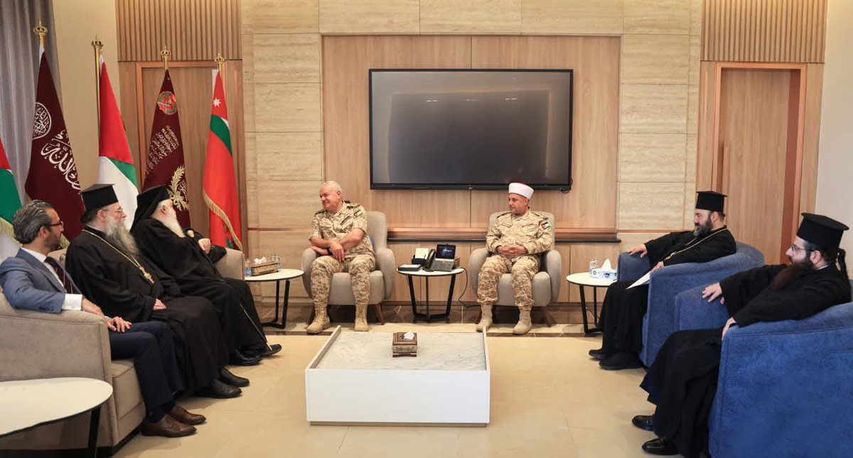 المطران خريستوفوروس يزور رَئيس هيئة الأركان المُشتركة اللواء الركن يُوسف باشا الحنيطي في القيادة العامة للقوات المُسلحة الأردنية.
