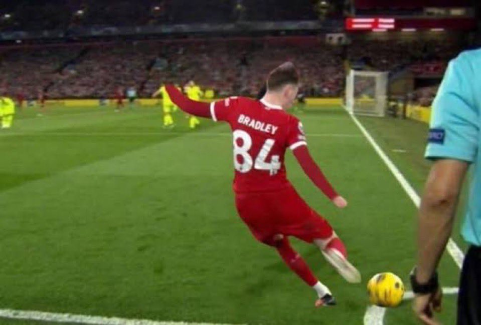 مثل اليوم قبل 6 سنوات

برادلي لعب هذي الركنيه الرائعه