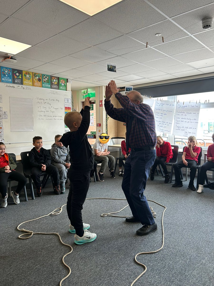 Year4SDLA's tweet image. This morning in Class 4 we have been working with John from the story telling project. It’s been fantastic to delve deep into the dramatical side if story telling 🎭 

@SDLPrimary @ExceedLP