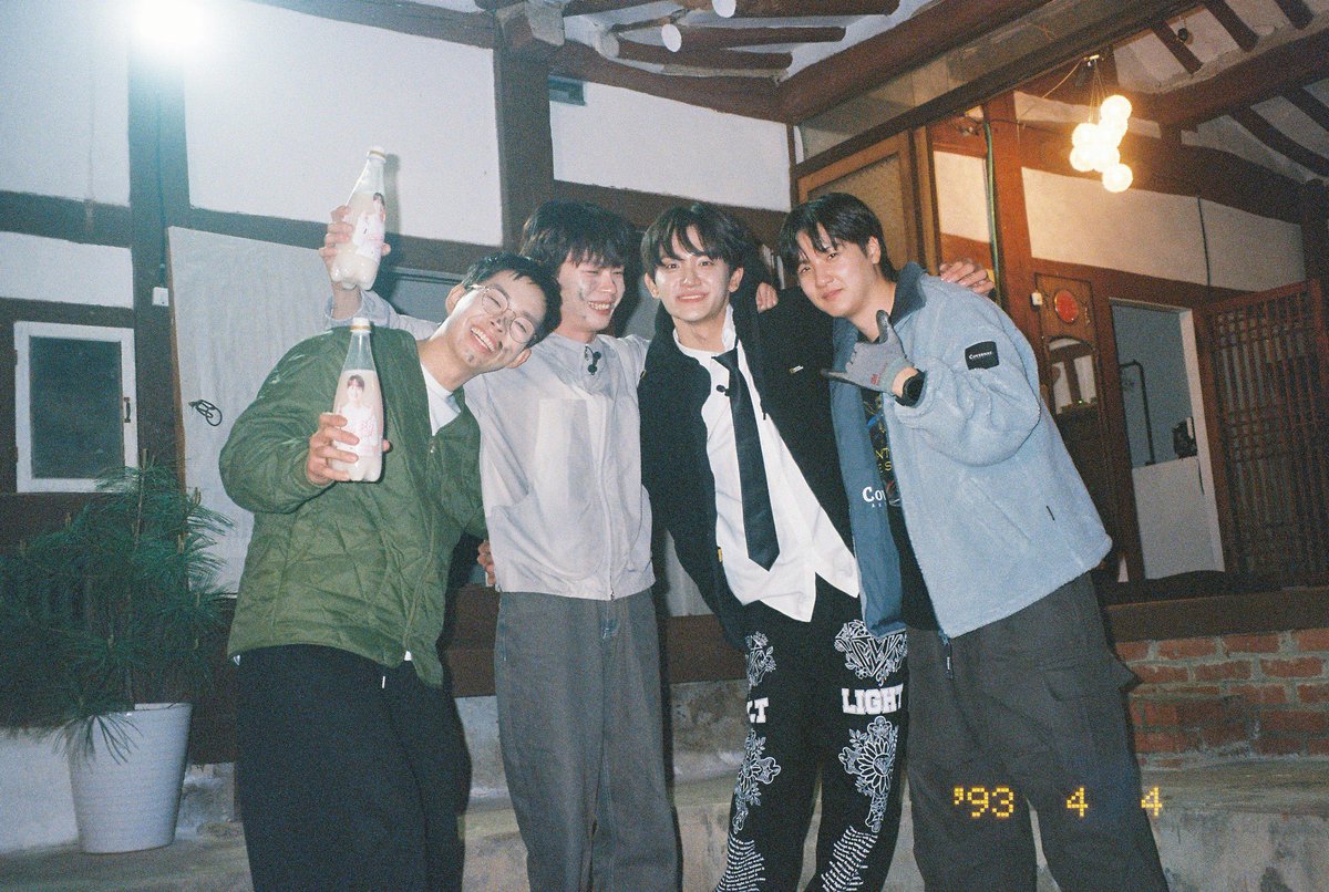 ✨∴｡ *
　･ﾟ*｡⭐️･
　　･*｡･ﾟ✨｡
　　　⭐️･｡°*. ﾟ✨
   　　ﾟ｡·*･｡ ﾟ*ﾟ･｡ * ｡
　　     *.｡｡　💫･ﾟ･｡ ⭐️
　　* ✨ ｡･ﾟ*.｡   ｡  *   *. ﾟ
       *  ⭐️*   ✨　 *⭐️  ﾟ*･｡ ･｡°
별을 사랑하는 마음으로 밤을 두려워하지 말자