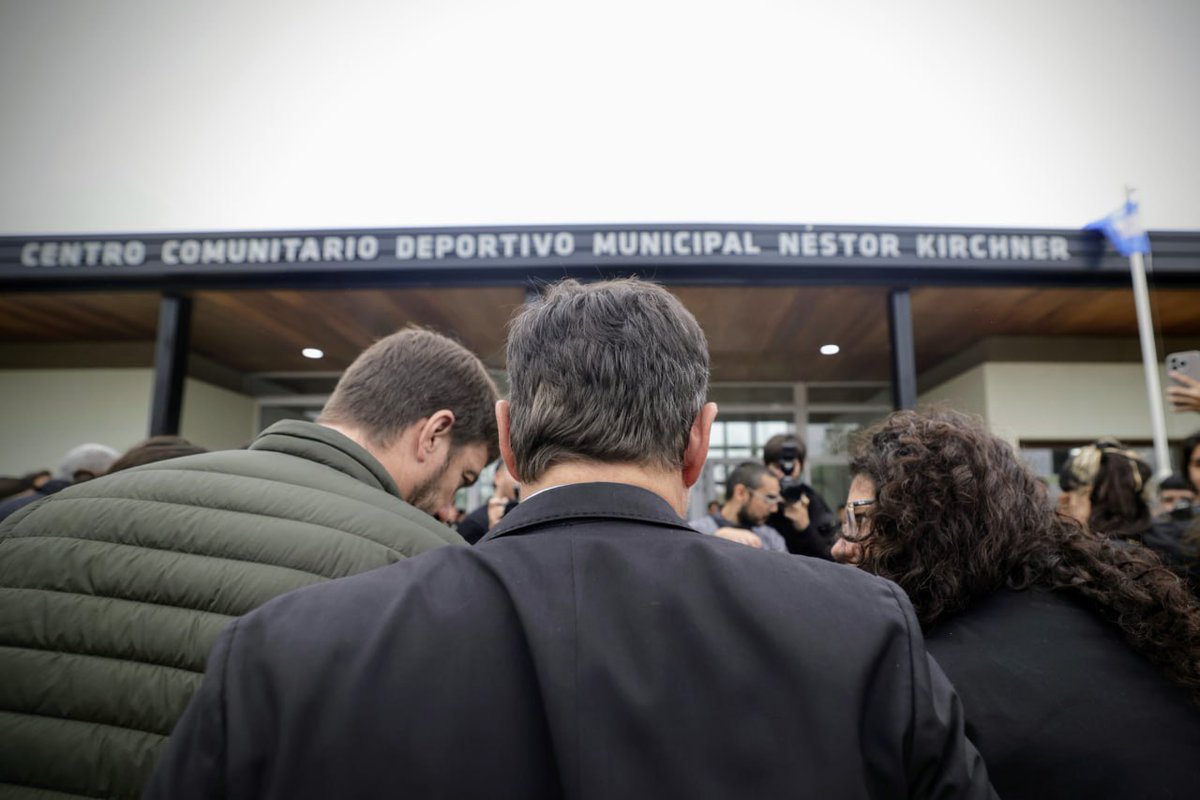 Los vecinos del barrio San Martín y zona oeste de #Mercedes ya disfrutan del nuevo Centro Comunitario Deportivo "Néstor Kirchner".

Un proyecto que concretamos desde <a href="/OpisuPba/">OPISU PBA</a> junto a <a href="/juaniustarroz/">Juani Ustarroz</a> para que más de 1700 jóvenes tengan un lugar para hacer actividades deportivas,