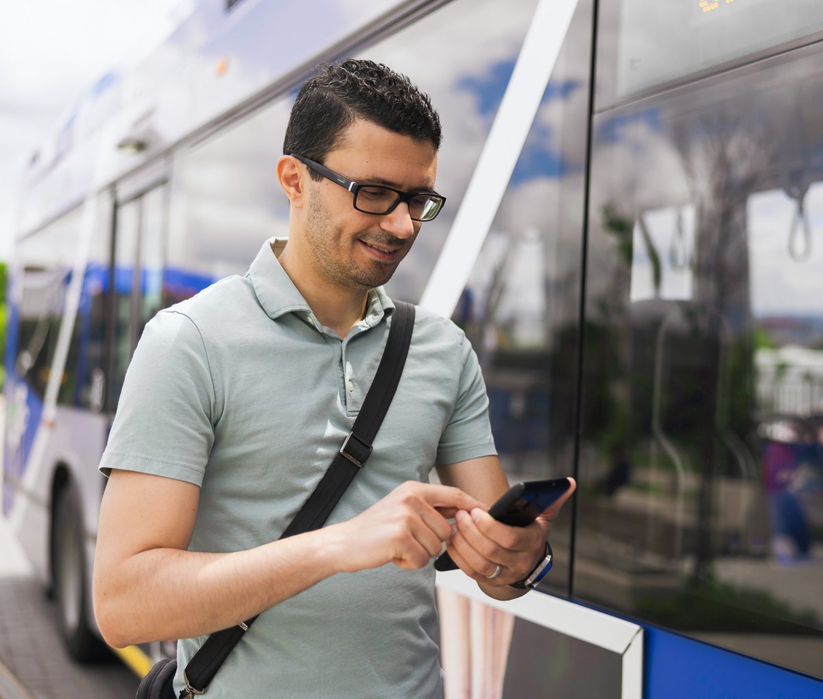 RTCQuebec's tweet image. L’automne dernier, nous avons mené des tests utilisateurs lors desquels des clients essayaient notre application RTC Nomade temps réel. 🚍📱 Les commentaires recueillis nous ont permis d’apporter des améliorations à l’application. Pour en savoir plus : rtcquebec.ca/medias/nouvell…