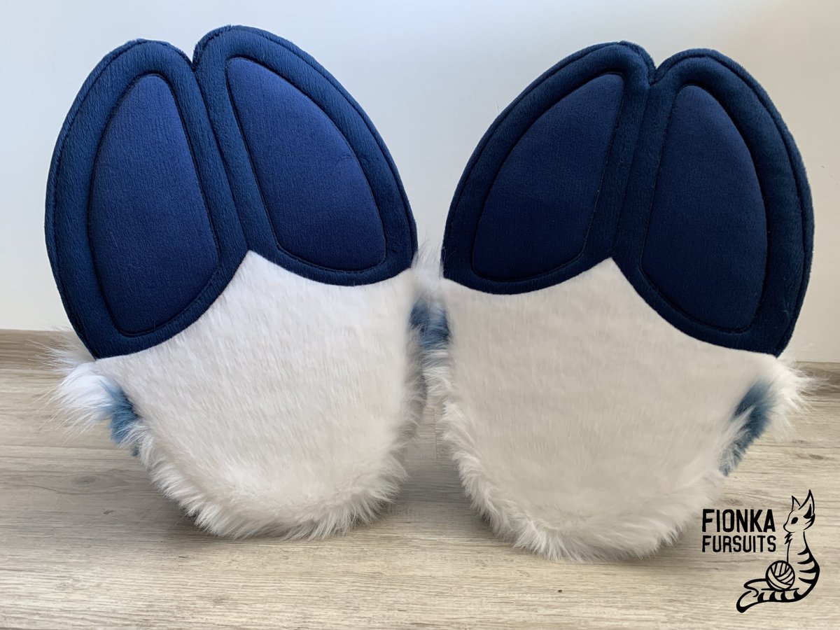 A pair of beautiful feethooves for Ismi! 🦌🌺 
First time I did indoor deer hooves. 🐾