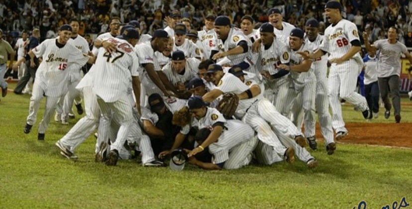 leones_cbbc's tweet image. 83 años…𝑼𝒏𝒂 𝒉𝒊𝒔𝒕𝒐𝒓𝒊𝒂 𝑰𝑵𝑻𝑬𝑹𝑴𝑰𝑵𝑨𝑩𝑳𝑬🦁

Hoy sumamos una nueva página a nuestro libro, ese que está escrito con tinta indeleble y llena de grandes hazañas, momentos únicos y leyendas. 🏆

Ser Caraquista es más que una camisa, que un logo, es un amor…