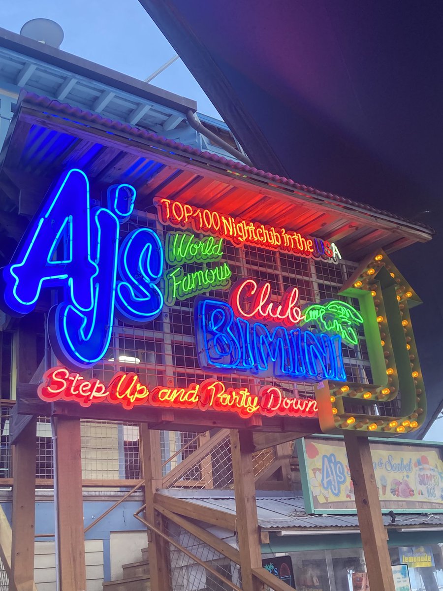 Cardsgirl8's tweet image. Deuces #Destin @destinflorida ☀️ 🌊 🍺 👙 🏖️ #sisters #beachtime #ocean #sunshine #beer #funtimes #gocards