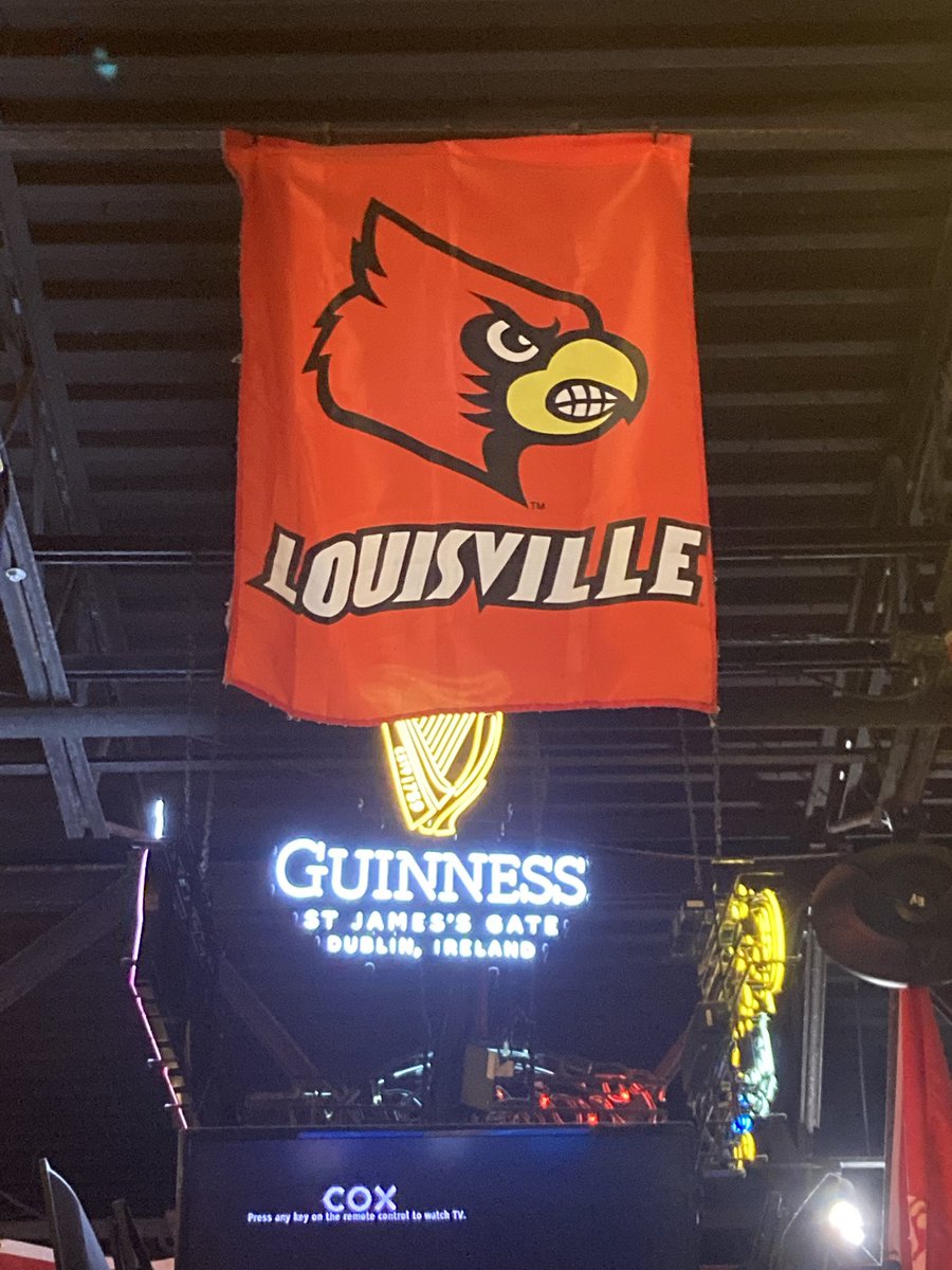 Cardsgirl8's tweet image. Deuces #Destin @destinflorida ☀️ 🌊 🍺 👙 🏖️ #sisters #beachtime #ocean #sunshine #beer #funtimes #gocards