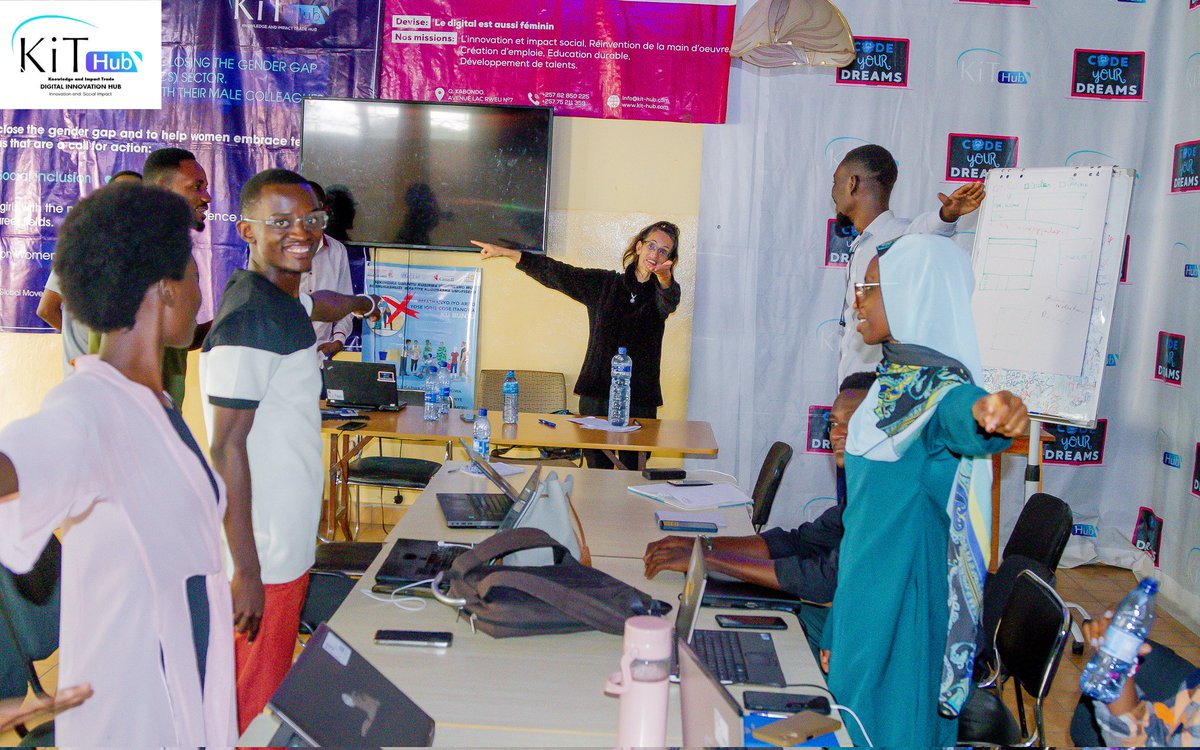 KithubNews's tweet image. « La technologie, ce n’est pas juste le futur. C’est le présent entre nos mains. » 
Le 6 mai, KIT-Hub a eu l’immense honneur d’accueillir Madame Facchin Katia, Directrice d’APROGEST, experte en protection des données personnelles, spécialiste en prototypage électronique.