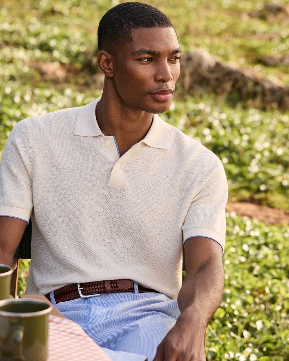 The season’s favourite: A polo shirt is always a smart choice, whether you're keeping it casual with a pair of shorts or dressing it up a with a chino and a blazer.

#HackettLondon #HowToHackett
bit.ly/3GI0Pf0