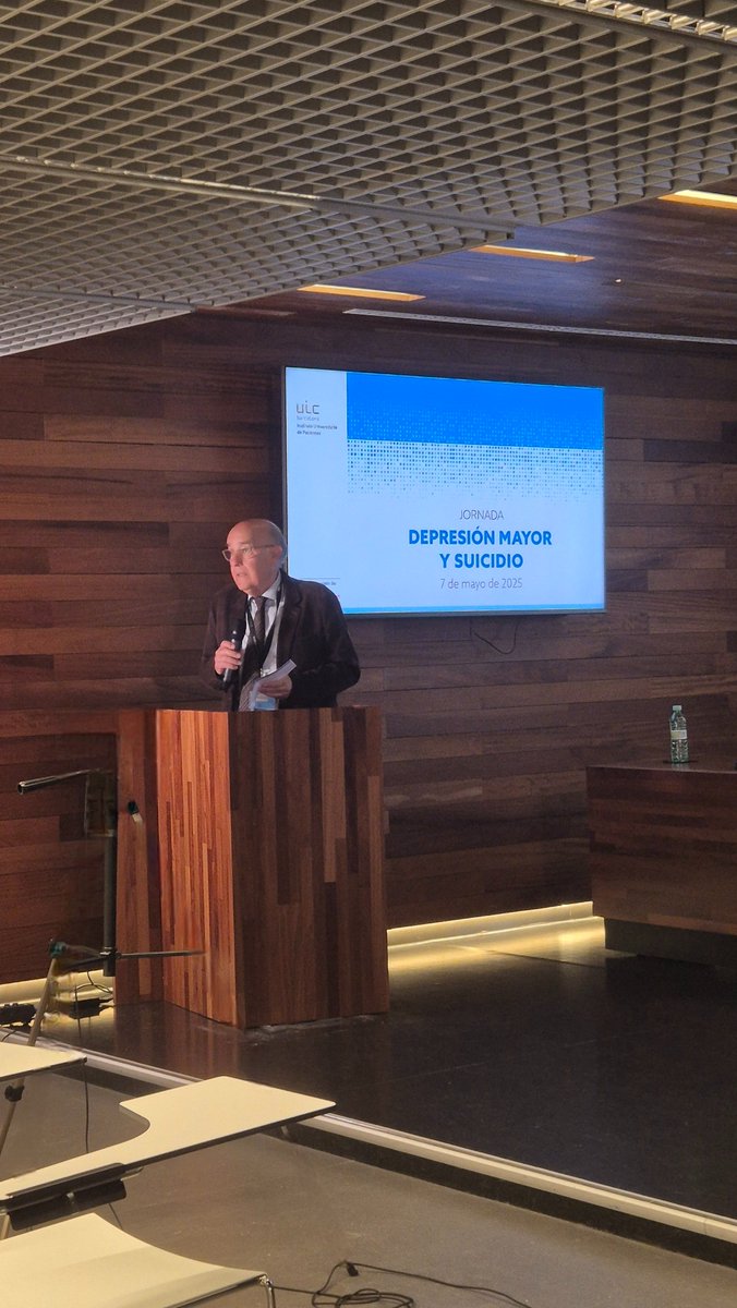 IUPacientes's tweet photo. El Dr. Boi Ruiz da la bienvenida a la Jornada "Depresión Mayor y Suicidio "
📷Presencial y Streaming

Aún estás a tiempo. https://t.co/q3yBm9gYkp
