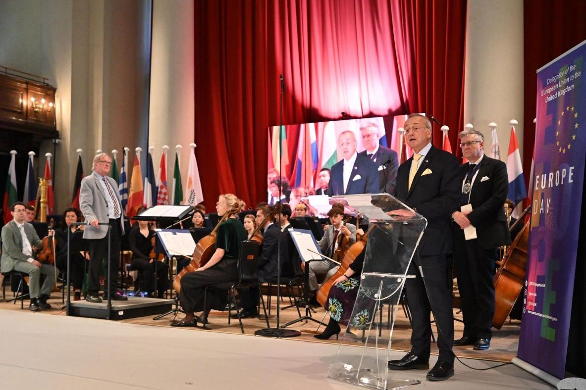 Full house at #EuropeDay2025 reception in London! 
Thank you <a href="/YMSOtweets/">YMSO</a> for an unforgettable 🎶 rendition of the Ode to Joy—the 🇪🇺 anthem, as well as 🇬🇧 God Save the King. 
Guests were treated to a beautiful performance by <a href="/RoyalBalletSch/">Royal Ballet School</a> on musics from Coppélia &amp; Les Patineurs