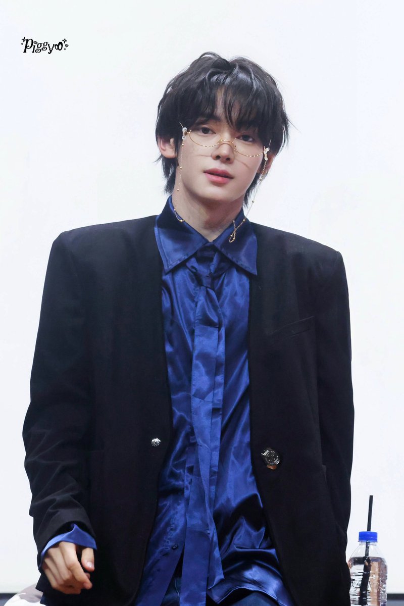 🧎🏼‍♀️🧎🏼‍♀️