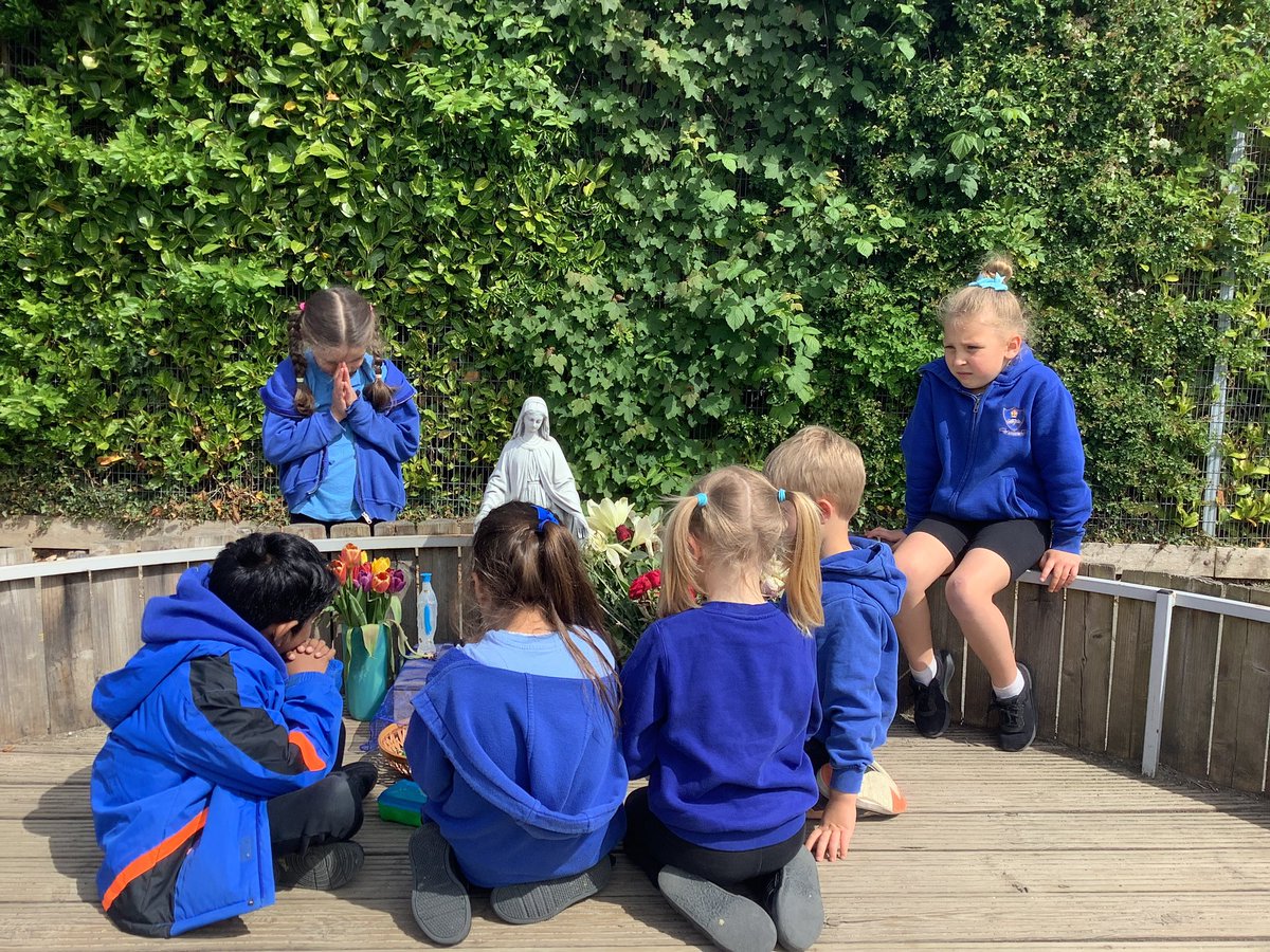 StAugustinesTW's tweet image. Beautiful to watch our children choose to pray by our Rosary area during their playtime. @rcaoseducation @RC_Southwark @kcsp_academies