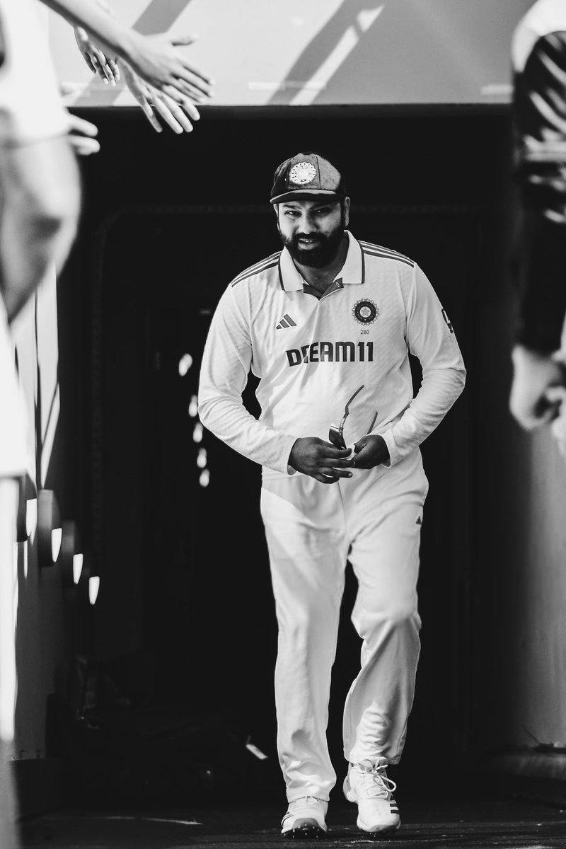 aravkumar45's tweet photo. Ro, deserved a better ending.
Grew up watching u play, from nail biting finishes to hard losses to the destined wins all by your heroics, a part still falls behind as we walk forward https://t.co/X9mqyvSq4q