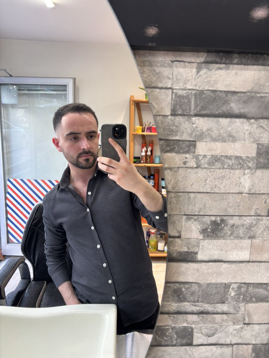 Piyasa yaparken arabanın direksiyonunu çekip story atmaya hazırım