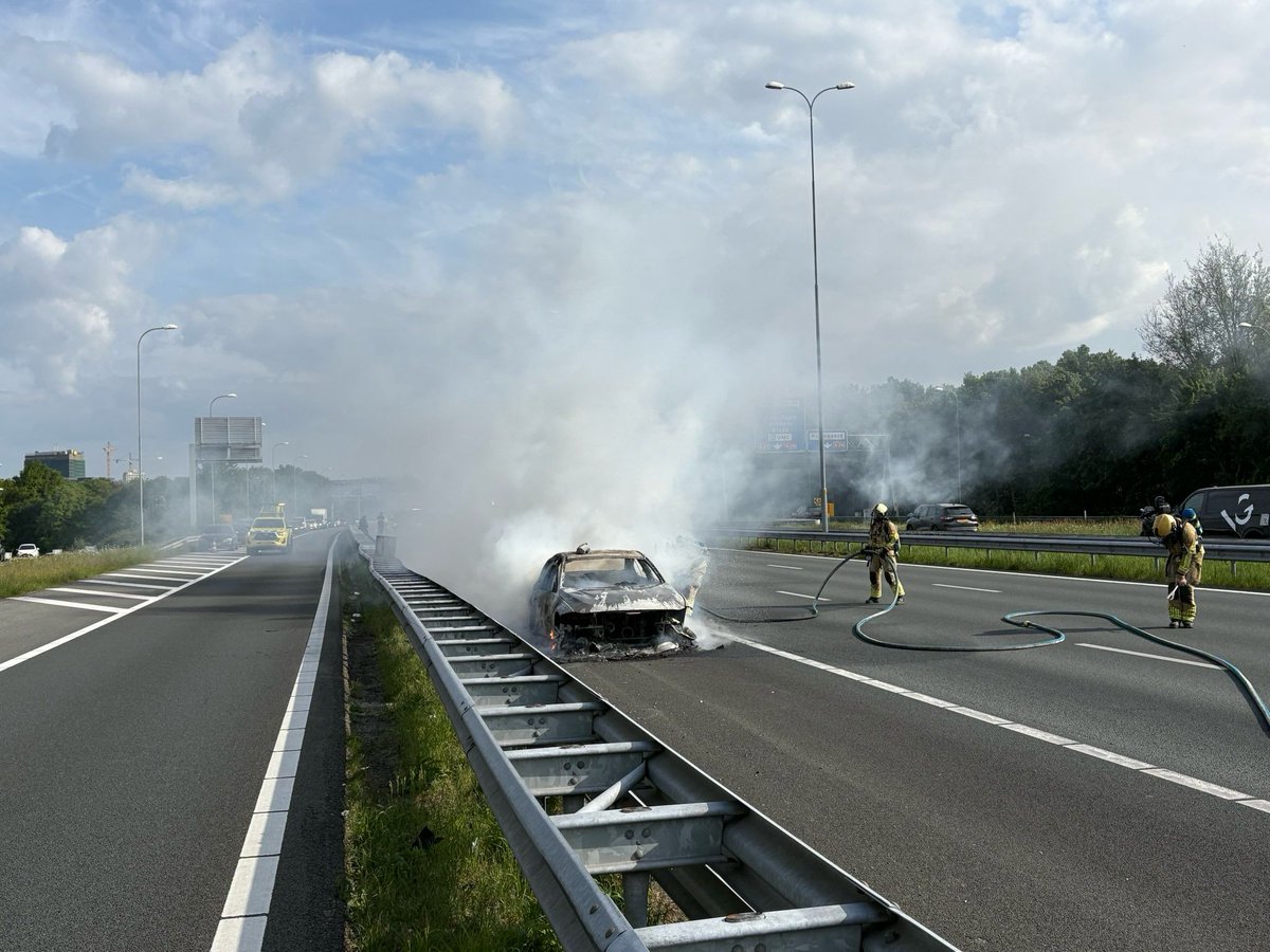 Voertuigbrand op de A27 bij Utrecht