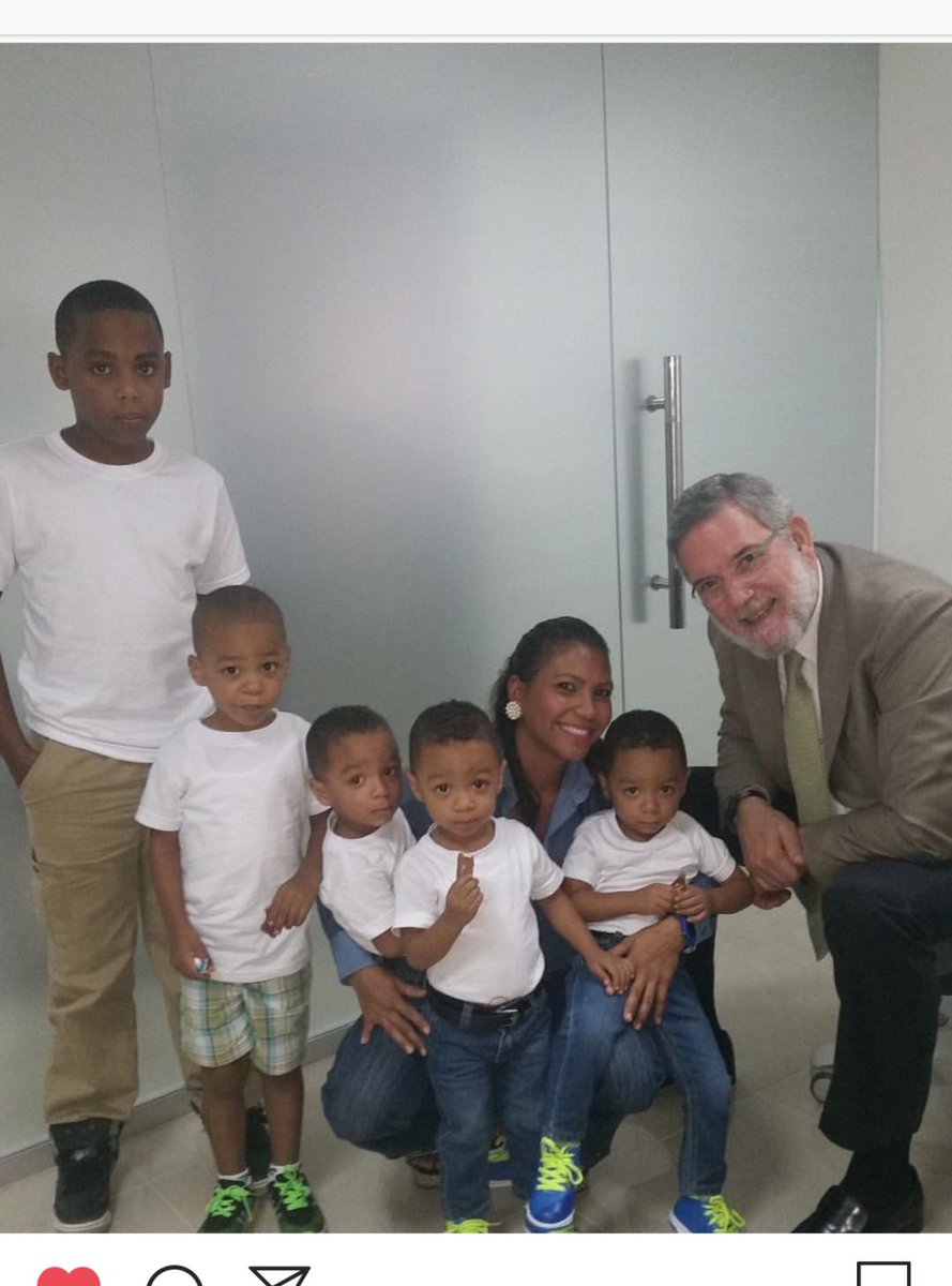 aliannyabreu's tweet photo. No salgo del asombro y nostalgia que me ha causado su partida, gracias por el trato y el cariño que siempre me demostró. Papá Dios lo tenga en un lugar bonito donde pueda seguir abrazando y sonriendo como siempre se le veía. 

Gracias, gracias desde el alma

Descanse en paz🙏🏼 https://t.co/bofMZrCHcr