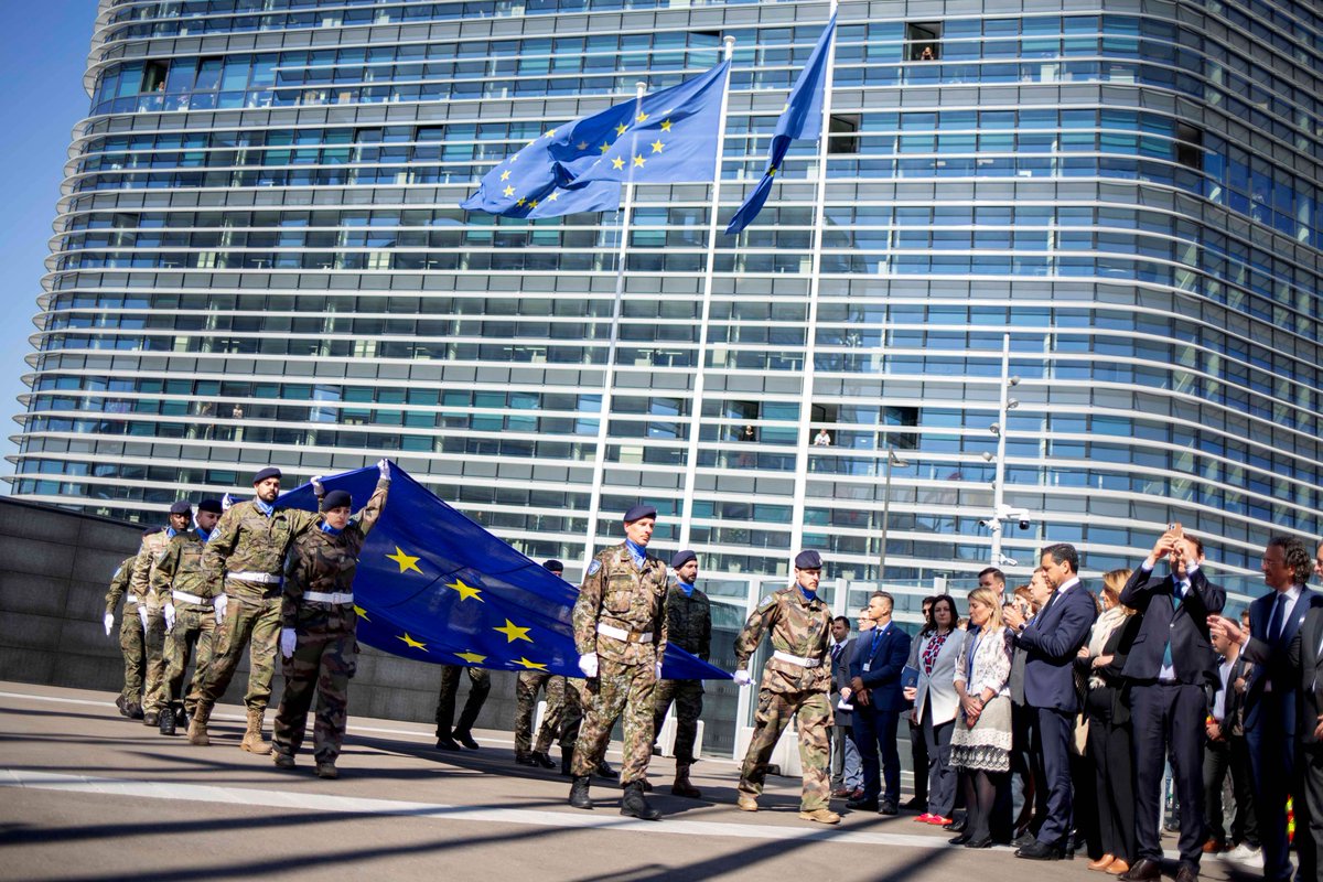 Eurocorps joined the European Parliament in Strasbourg for the 80th anniversary ceremony marking the end of WWII in Europe. Together with EU representatives, veterans and local authorities, our multinational flag bearers honor peace, unity, and remembrance.