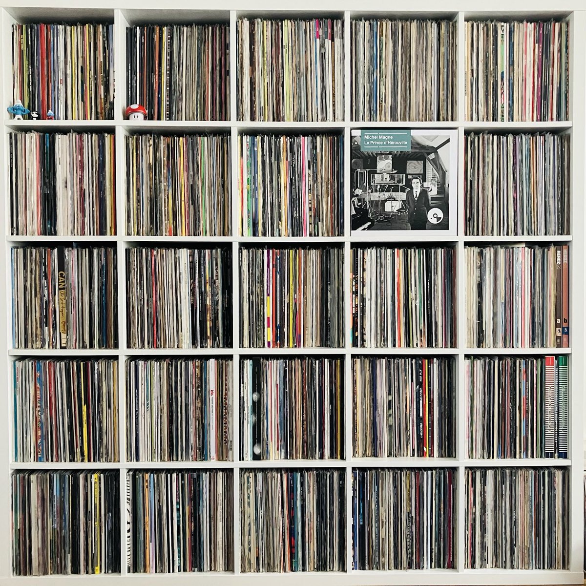 L’affaire! Magnifique coffret vinyle (5 LP) de Michel Magne, le prince d’Hérouville. Initialement à 150 euros le voilà bradé dans les Fnac à moins de 30 euros. Merci au monsieur/madame qui en a probablement fait fabriquer un peu trop pour pouvoir les écouler.